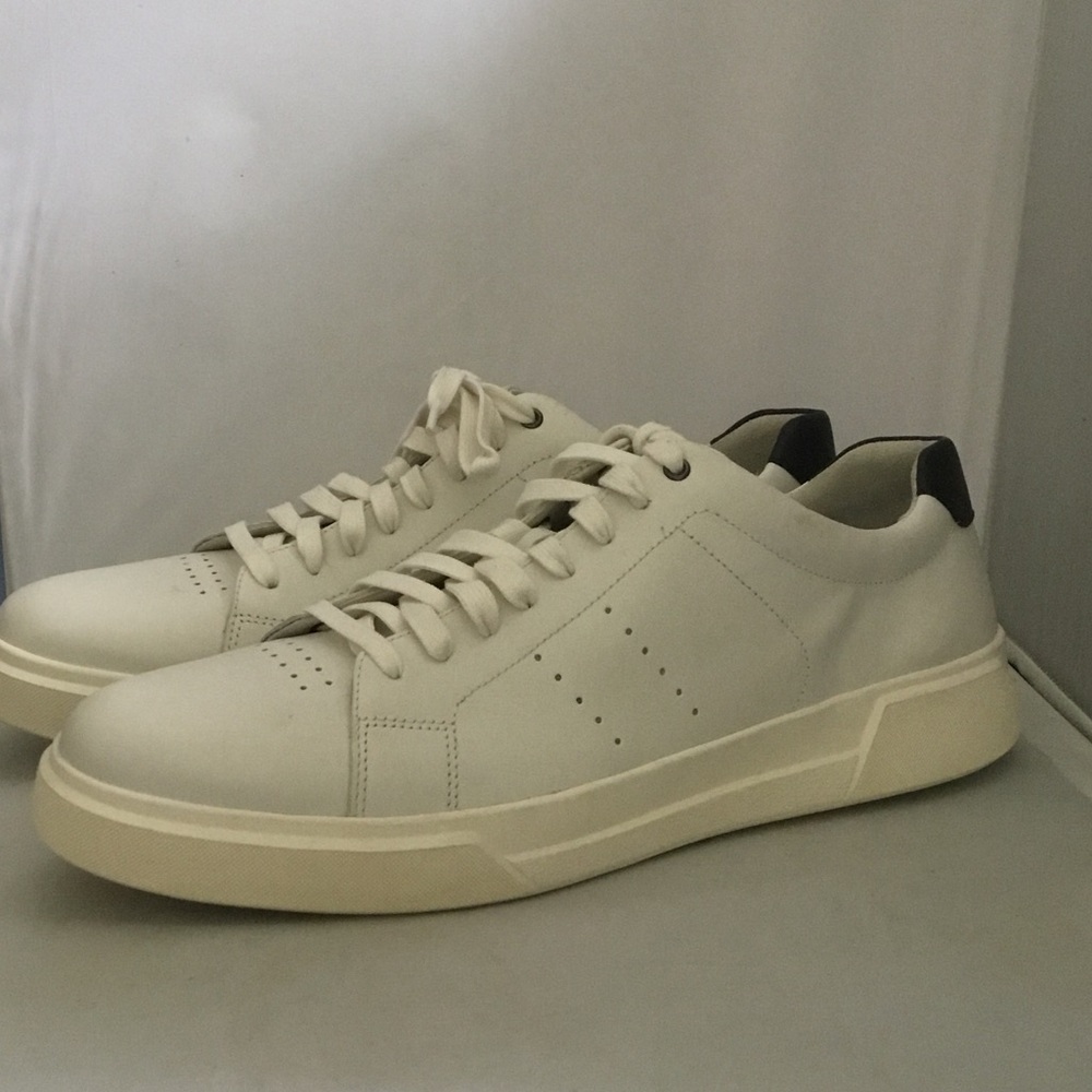 Vince Cream Low-Top Sneakers with Black Heel Tab